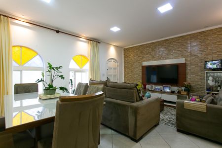 Casa à venda com 160m², 3 quartos e 3 vagas Casa à venda com 160m², 3 quartos e 3 vagasSala