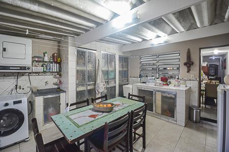 Casa à venda com 173m², 3 quartos e 2 vagasÁrea de Serviço