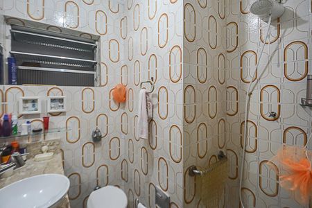 Casa à venda com 173m², 3 quartos e 2 vagasBanheiro