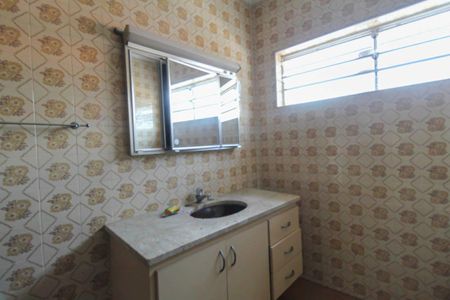 Casa à venda com 300m², 6 quartos e 2 vagasBanheiro da Suíte