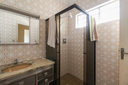 Casa à venda com 300m², 6 quartos e 2 vagasBanheiro 1