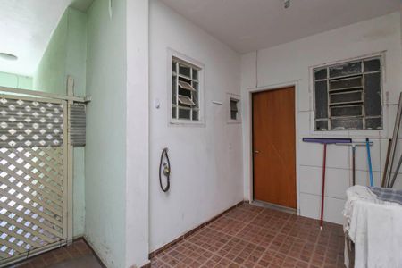 Casa à venda com 300m², 6 quartos e 2 vagasÁrea de Serviço 2