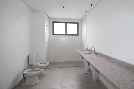 Apartamento à venda com 324m², 4 quartos e 4 vagasBanheiro da Suíte 2