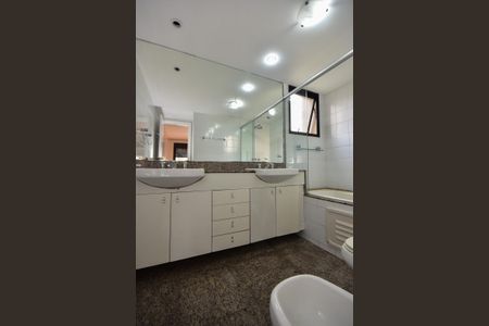 Apartamento à venda com 170m², 3 quartos e 3 vagasBanheiro da Suíte 3