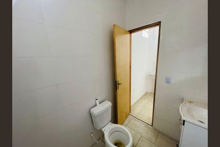 Casa para alugar com 56m², 2 quartos e sem vagaBanheiro Social