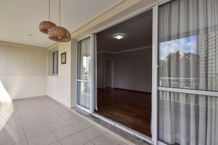 Apartamento à venda com 128m², 3 quartos e 2 vagasVaranda