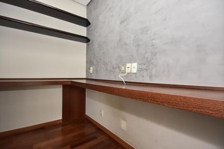 Apartamento à venda com 128m², 3 quartos e 2 vagasEscritório