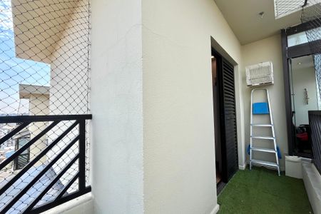 Apartamento à venda com 108m², 3 quartos e 2 vagasVaranda do Quarto 2