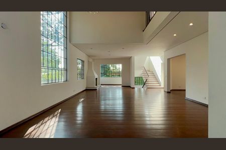 Sala de casa à venda com 4 quartos, 400m² em Vila Madalena, São Paulo