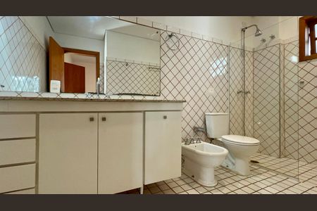 Casa à venda com 400m², 4 quartos e 4 vagasBanheiro da Suíte 1