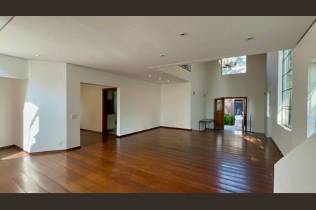 Sala de casa à venda com 4 quartos, 400m² em Vila Madalena, São Paulo