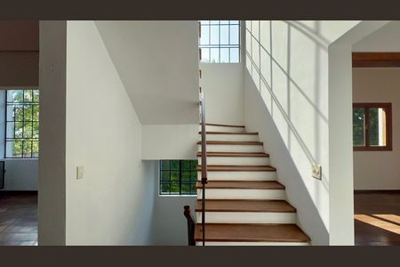 Casa à venda com 400m², 4 quartos e 4 vagasEscada