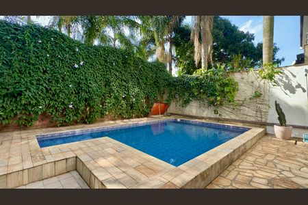 Casa à venda com 400m², 4 quartos e 4 vagasPiscina