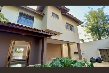 Casa à venda com 400m², 4 quartos e 4 vagasFachada