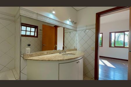 Casa à venda com 400m², 4 quartos e 4 vagasBanheiro da Suíte 2