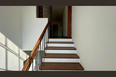 Casa à venda com 400m², 4 quartos e 4 vagasEscada