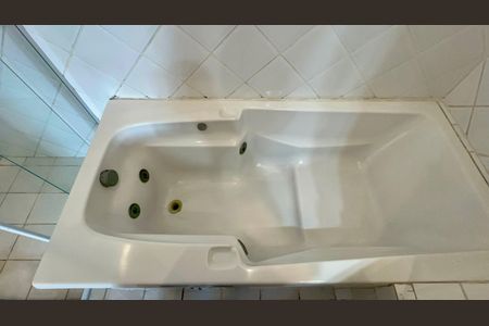 Casa à venda com 400m², 4 quartos e 4 vagasBanheiro da Suíte 2