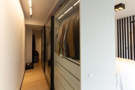 Apartamento à venda com 105m², 1 quarto e 2 vagas Apartamento à venda com 105m², 1 quarto e 2 vagasCloset da Suíte