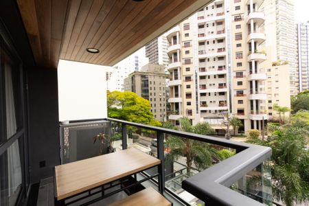 Apartamento à venda com 105m², 1 quarto e 2 vagas Apartamento à venda com 105m², 1 quarto e 2 vagasVaranda