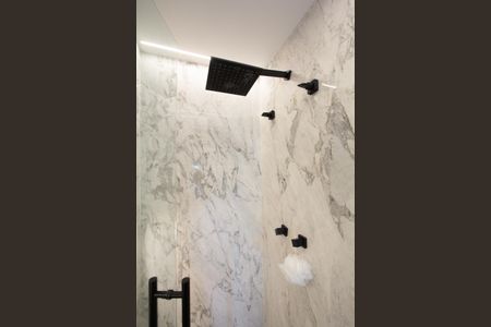 Apartamento à venda com 105m², 1 quarto e 2 vagas Apartamento à venda com 105m², 1 quarto e 2 vagasBanheiro da Suíte