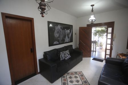 Sala de casa para alugar com 4 quartos, 360m² em Incofindência, Belo Horizonte