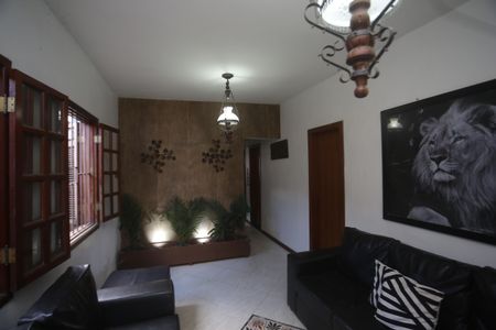 Sala de casa para alugar com 4 quartos, 360m² em Incofindência, Belo Horizonte
