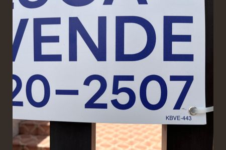 Casa à venda com 76m², 4 quartos e 2 vagasFachada com plaquinha