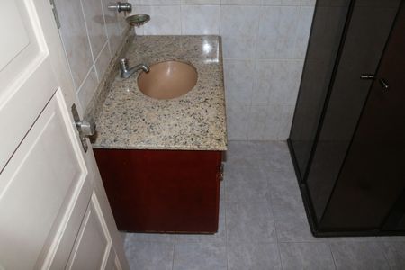 Casa à venda com 76m², 4 quartos e 2 vagasBanheiro 1