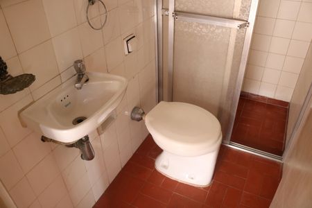 Casa à venda com 76m², 4 quartos e 2 vagasEdícula - Banheiro