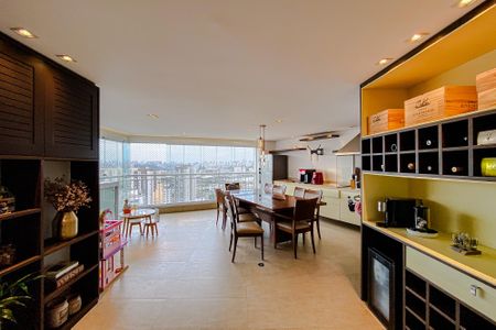 Apartamento à venda com 135m², 3 quartos e 2 vagas Apartamento à venda com 135m², 3 quartos e 2 vagasVaranda da Sala