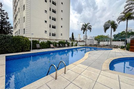Apartamento à venda com 135m², 3 quartos e 2 vagas Apartamento à venda com 135m², 3 quartos e 2 vagasÁrea comum - Piscina