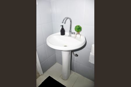 Casa à venda com 231m², 2 quartos e 2 vagas Casa à venda com 231m², 2 quartos e 2 vagasDetalhe - Banheiro Social