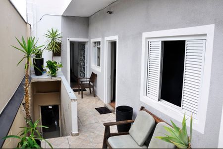 Casa à venda com 231m², 2 quartos e 2 vagas Casa à venda com 231m², 2 quartos e 2 vagasDetalhe - Quintal