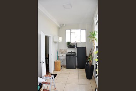 Casa à venda com 231m², 2 quartos e 2 vagas Casa à venda com 231m², 2 quartos e 2 vagasDetalhe - Área de Serviço