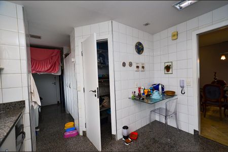 Apartamento à venda com 151m², 4 quartos e 2 vagasCozinha