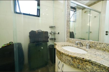 Apartamento à venda com 151m², 4 quartos e 2 vagasBanheiro Suite 1