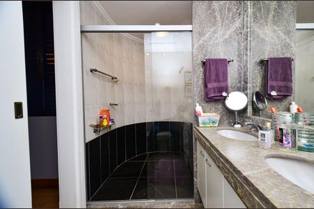 Apartamento à venda com 151m², 4 quartos e 2 vagasBanheiro Suite 2