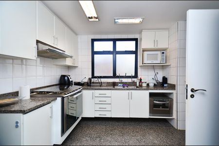 Apartamento à venda com 151m², 4 quartos e 2 vagasCozinha