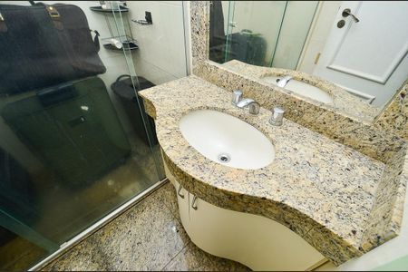 Apartamento à venda com 151m², 4 quartos e 2 vagasBanheiro Suite 1