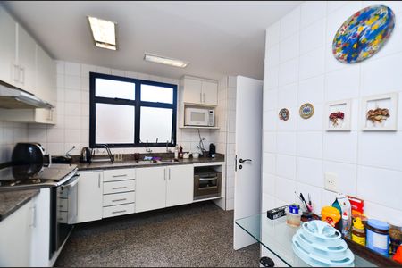 Apartamento à venda com 151m², 4 quartos e 2 vagasCozinha