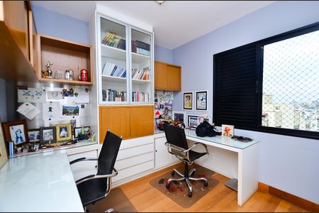 Apartamento à venda com 151m², 4 quartos e 2 vagasQuarto 1