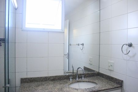 Apartamento à venda com 86m², 2 quartos e 2 vagasBanheiro da Suíte 1