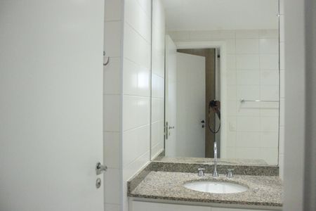 Apartamento à venda com 86m², 2 quartos e 2 vagasBanheiro da Suíte 2