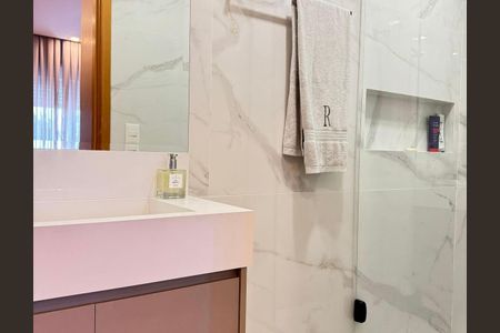 Apartamento para alugar com 247m², 3 quartos e 4 vagasBanheiro da Suíte 1