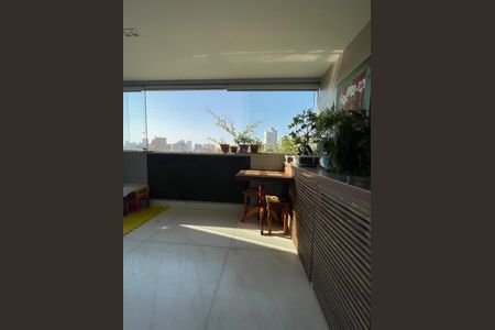 Apartamento à venda com 102m², 3 quartos e 2 vagasVaranda