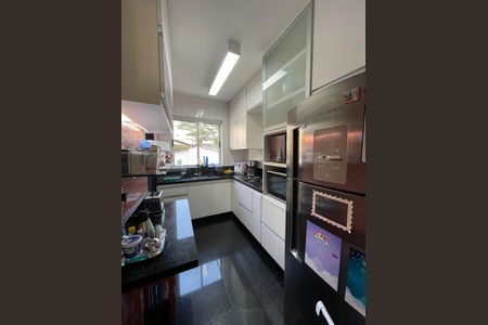 Apartamento à venda com 102m², 3 quartos e 2 vagasCozinha