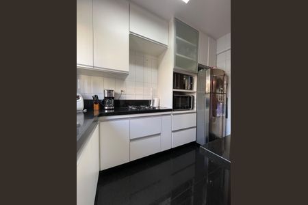 Apartamento à venda com 102m², 3 quartos e 2 vagasCozinha