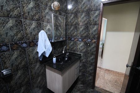 Casa à venda com 273m², 4 quartos e 4 vagasBanheiro Social