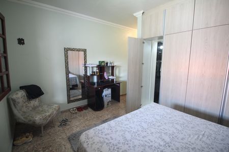 Casa à venda com 273m², 4 quartos e 4 vagasSuíte