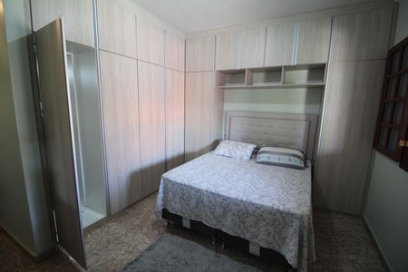 Casa à venda com 273m², 4 quartos e 4 vagasSuíte